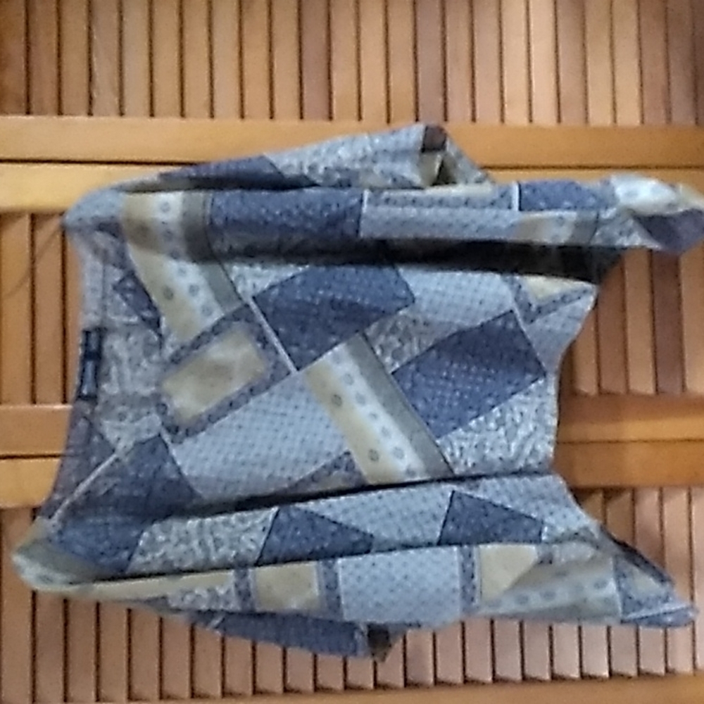 See through patterned top - Picture 2 of 2